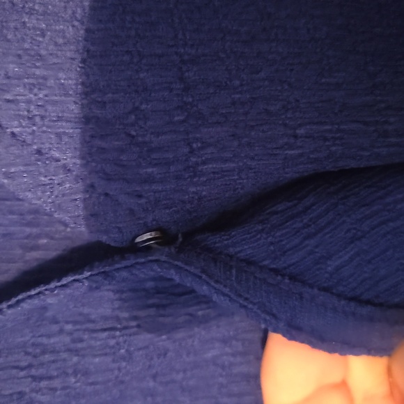 Royal blue v-neck top. Ladies xl - Picture 2 of 4